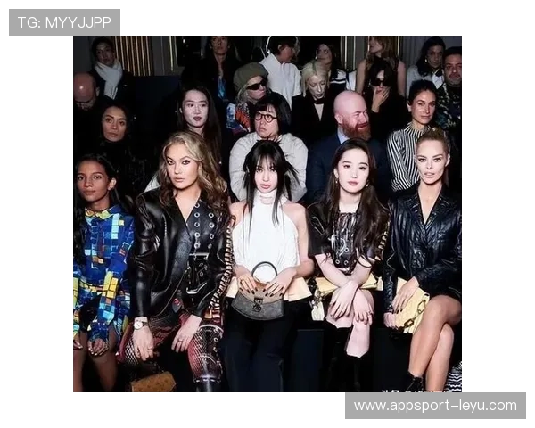 某体育巨星疑似与圈外女友同框，引发热议